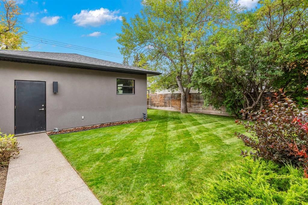2119 6 Avenue NW, Calgary — photo 4 of 49
