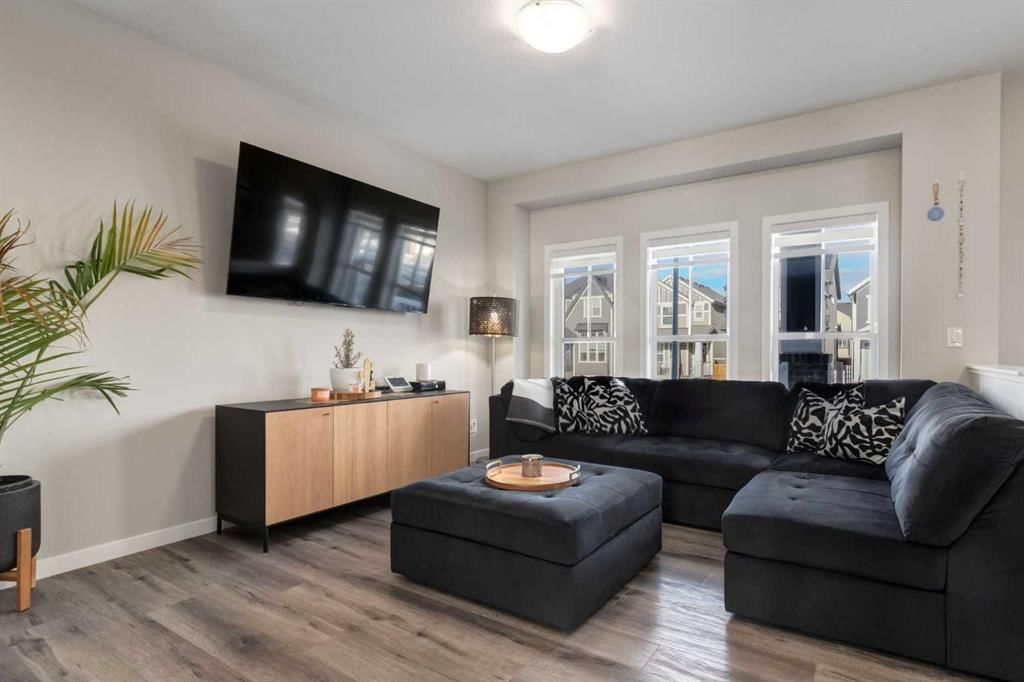 577 Masters Road SE, Calgary — photo 4 of 50