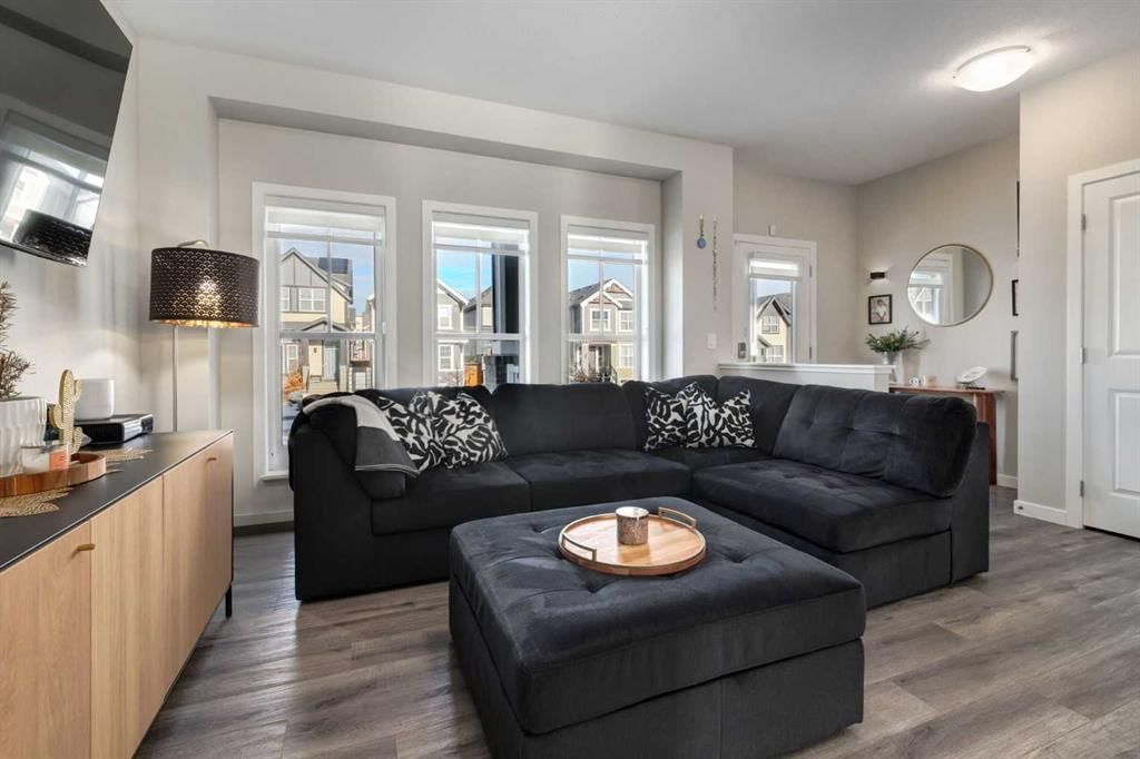 577 Masters Road SE, Calgary — photo 5 of 50