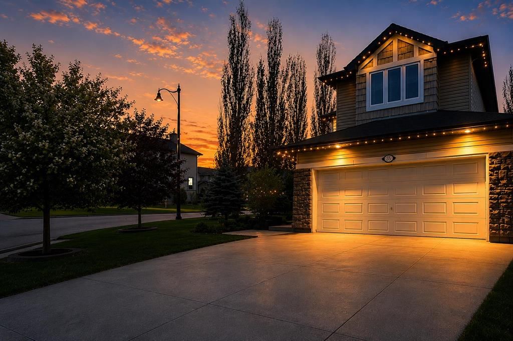 35 Crestmont Drive SW, Calgary — photo 3 of 37