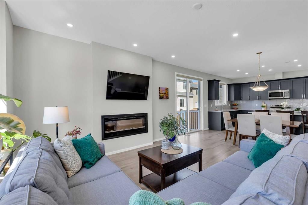 28 Carringwood Close NW, Calgary — photo 5 of 50
