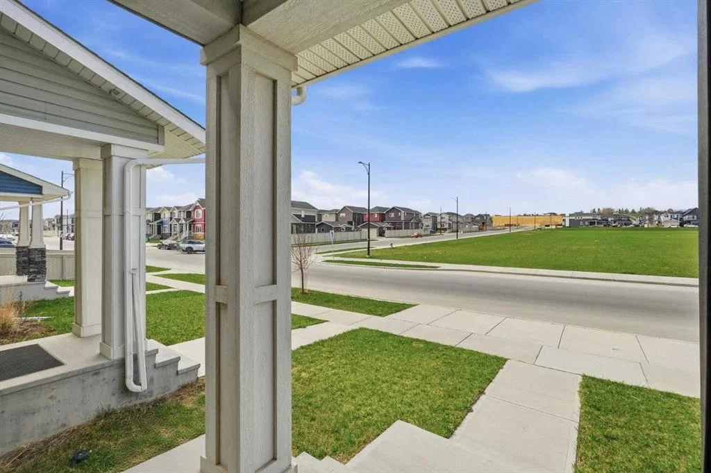 328 Bayview Street SW, Airdrie — photo 4 of 37