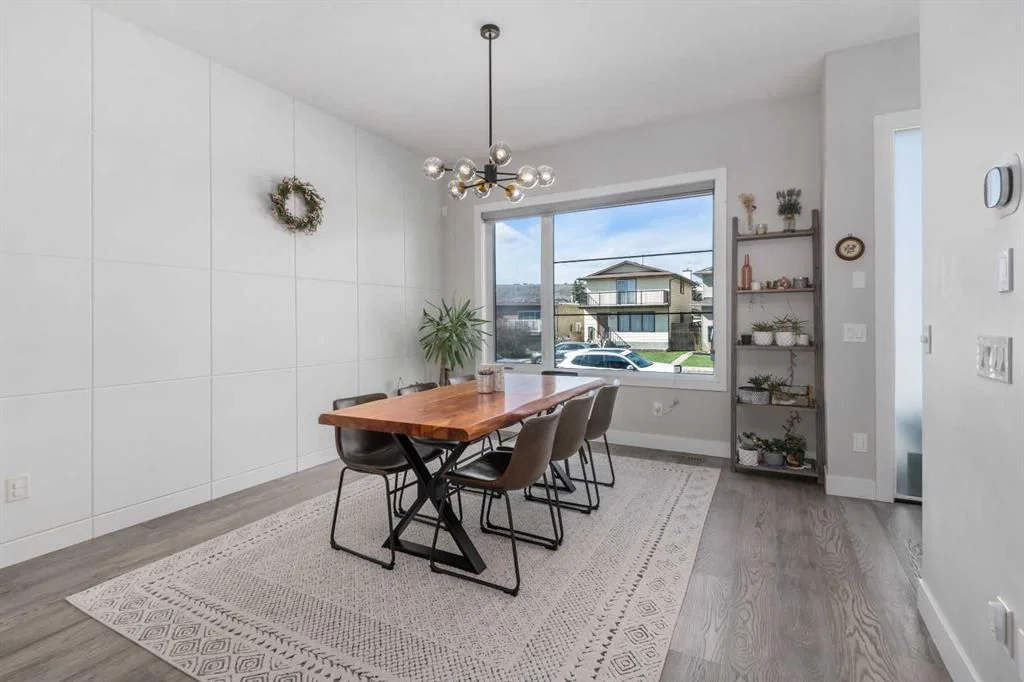 4348 72 Street NW, Calgary — photo 4 of 34