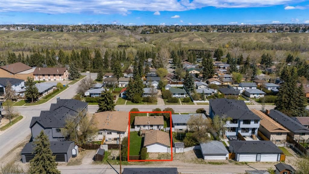 7939 47 Avenue NW, Calgary — photo 4 of 13