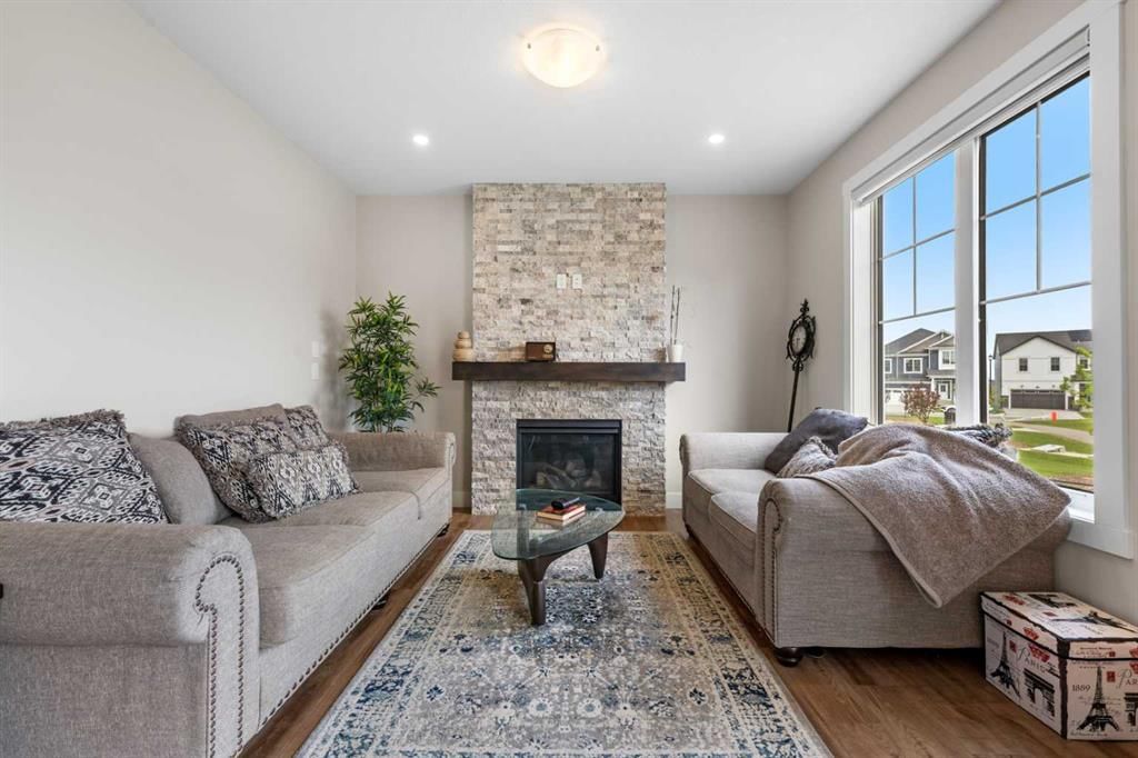 629 Southwinds Close SW, Airdrie — photo 3 of 45