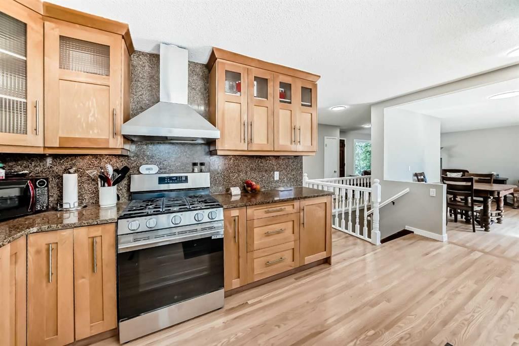 5007 Vallance Crescent NW, Calgary — photo 5 of 49