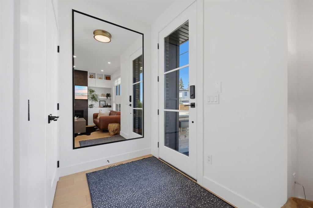 3707 30 Avenue SW, Calgary — photo 2 of 40