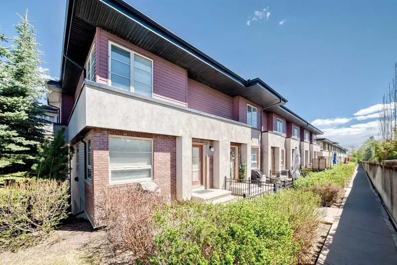 25 Aspen Hills Terrace SW, Calgary — main listing photo