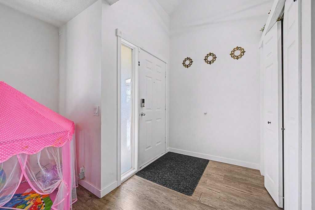 332 Abinger Crescent NE, Calgary — photo 3 of 49