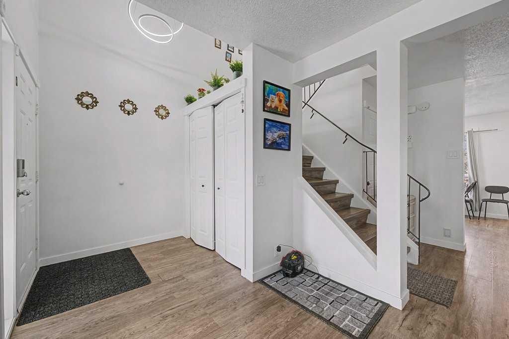 332 Abinger Crescent NE, Calgary — photo 4 of 49