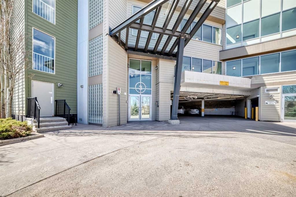 527, 4303 1 Street NE, Calgary — photo 2 of 38