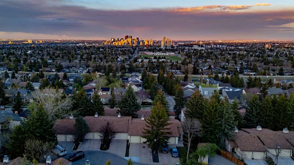 114 Strathlorne Mews SW, Calgary — photo 4 of 50