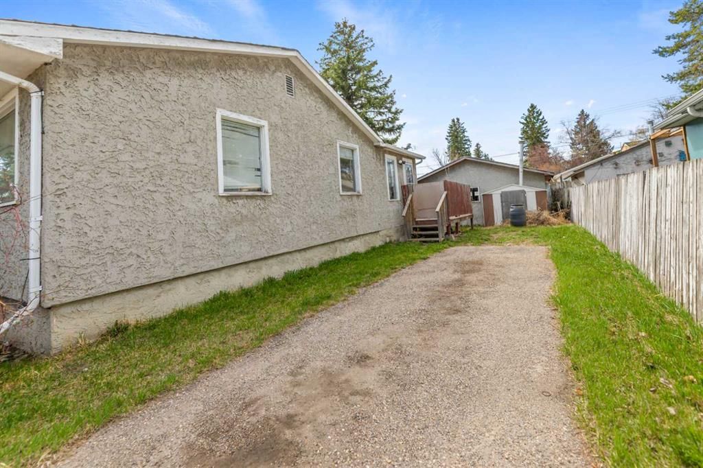 6435 34 Avenue NW, Calgary — photo 5 of 22