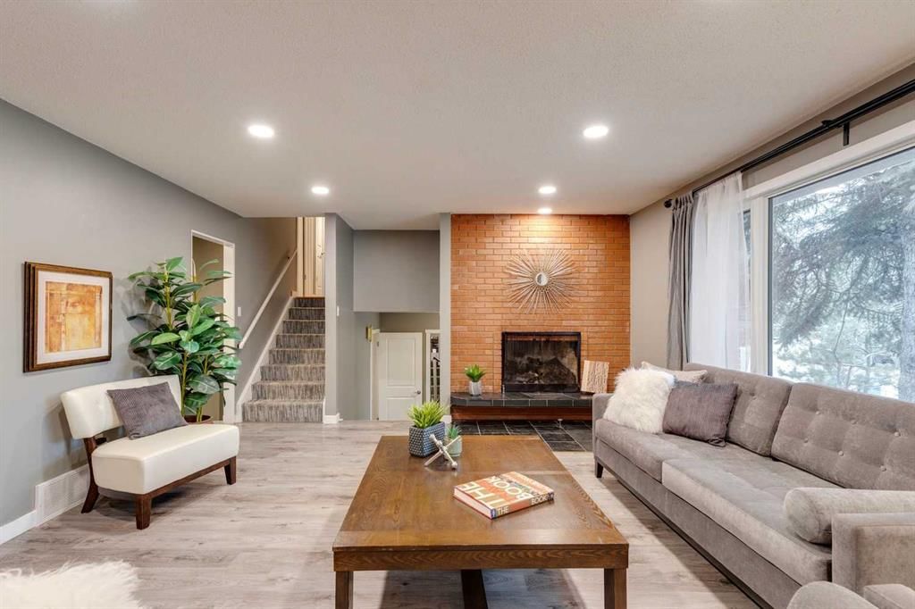 4023 Varmoor Road NW, Calgary — photo 4 of 43