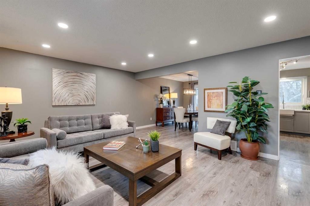 4023 Varmoor Road NW, Calgary — photo 5 of 43