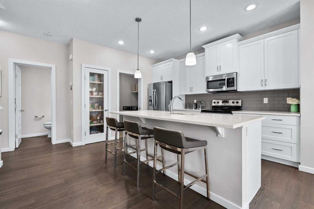 567 Evansborough Way NW, Calgary — photo 3 of 44