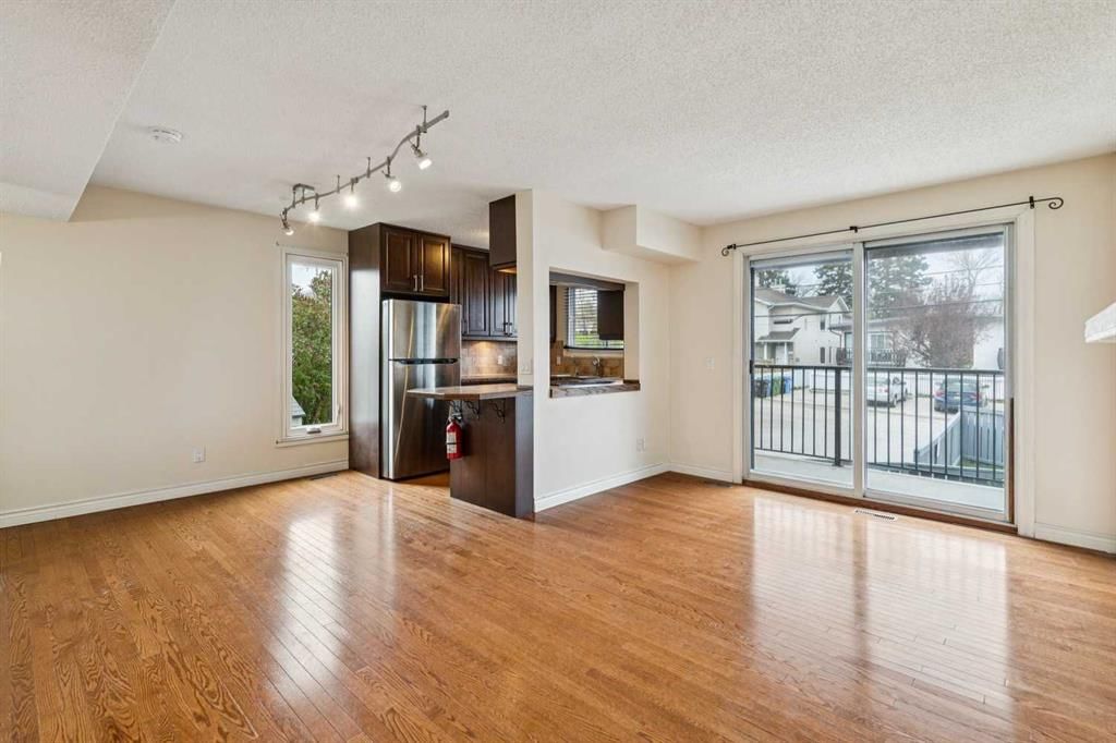 10, 123 13 Avenue NE, Calgary — photo 5 of 49