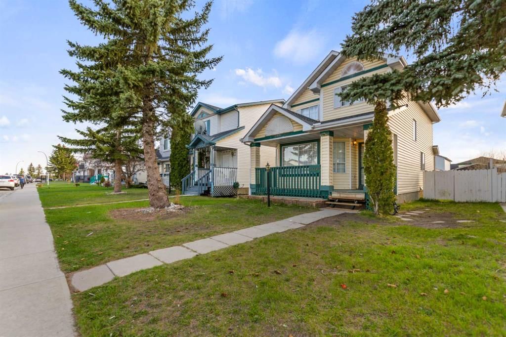 3806 Catalina Boulevard NE, Calgary — photo 2 of 31