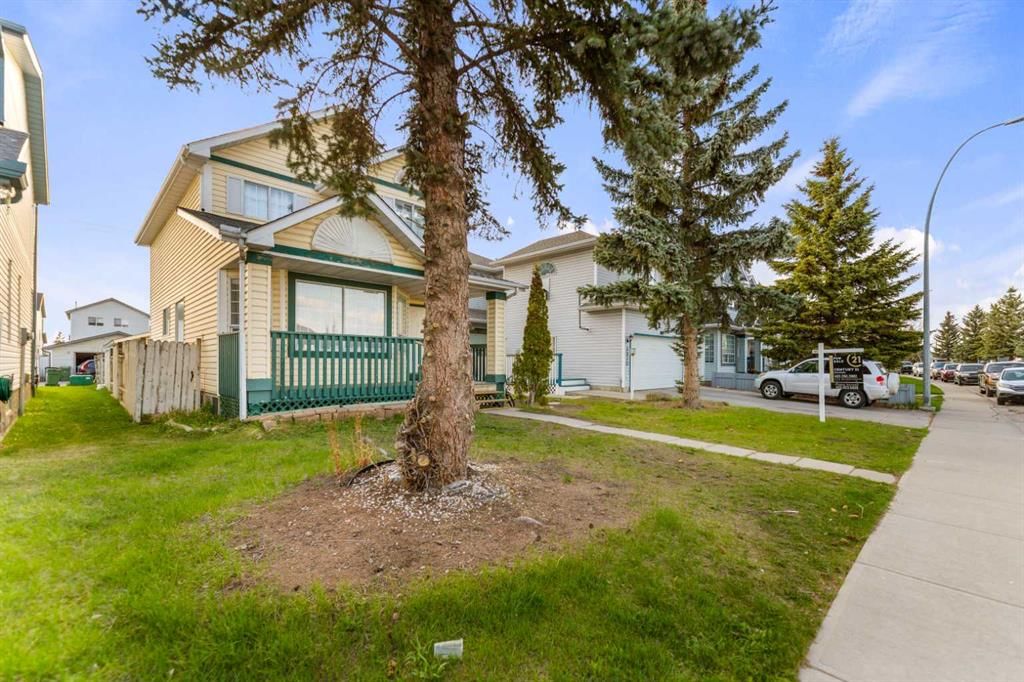 3806 Catalina Boulevard NE, Calgary — photo 3 of 31