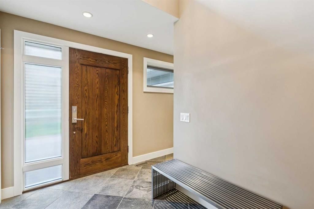 6718 Legare Drive SW, Calgary — photo 3 of 34