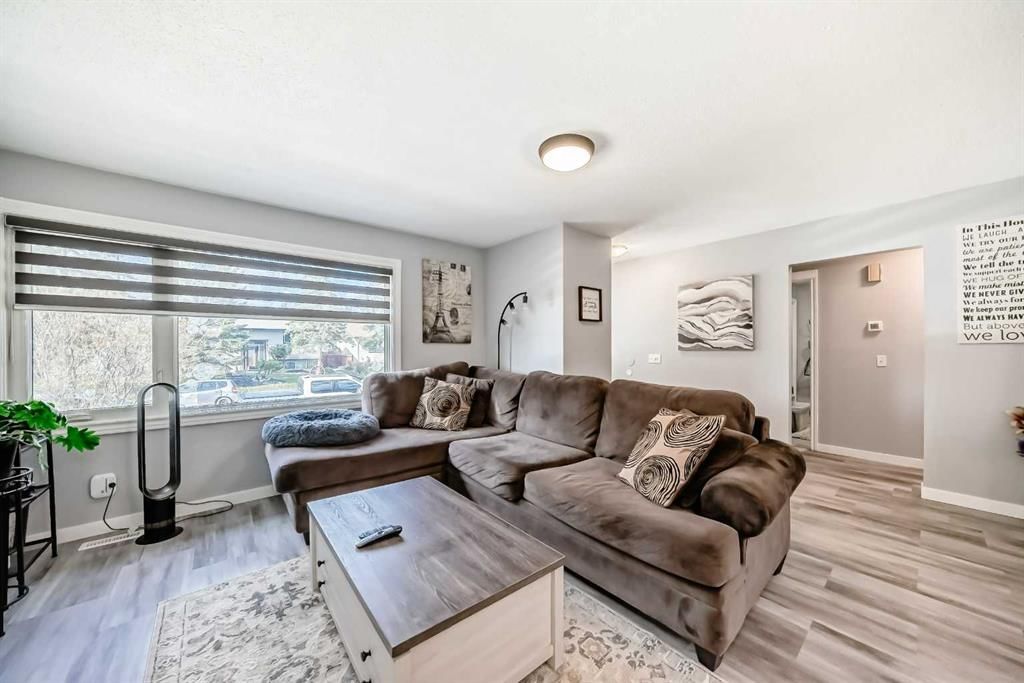 447 Malvern Close NE, Calgary — photo 2 of 28