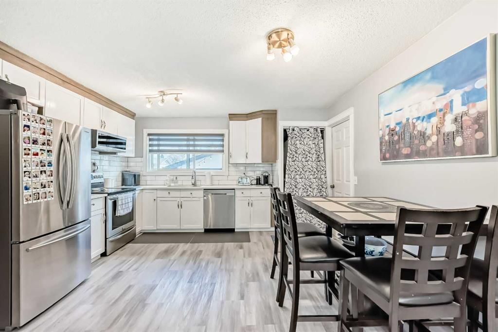 447 Malvern Close NE, Calgary — photo 5 of 28