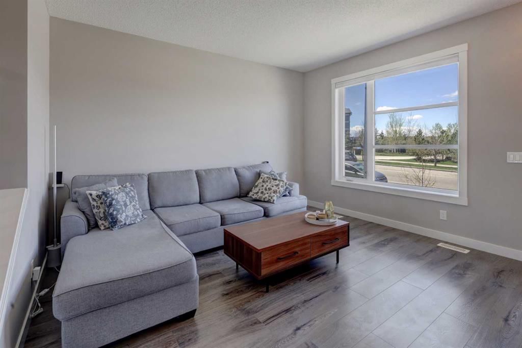 760 Livingston Hill NE, Calgary — photo 2 of 44