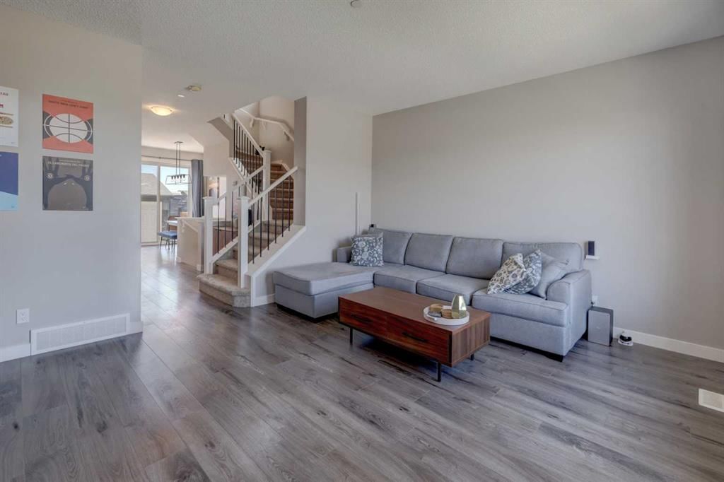 760 Livingston Hill NE, Calgary — photo 3 of 44