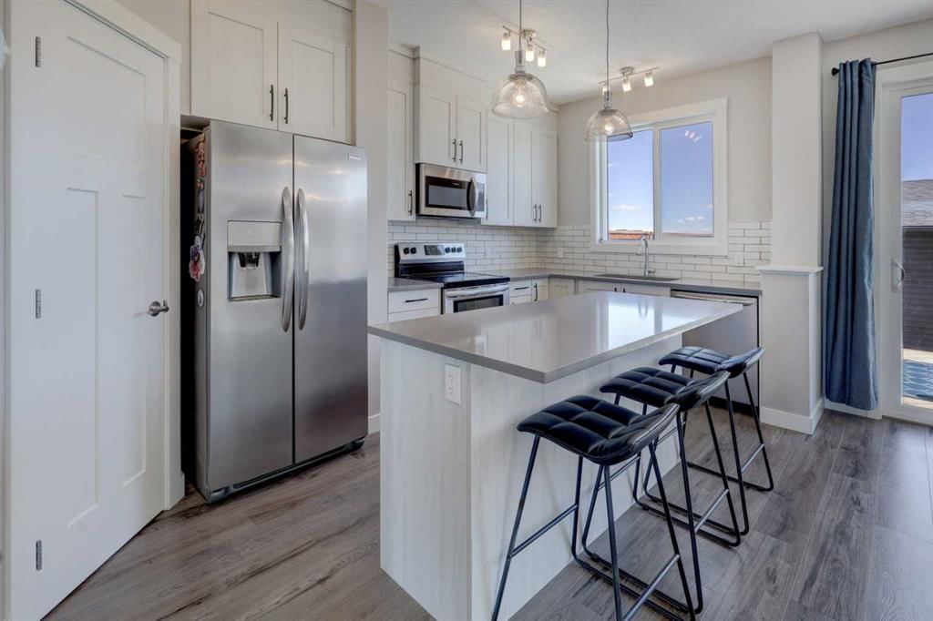 760 Livingston Hill NE, Calgary — photo 5 of 44