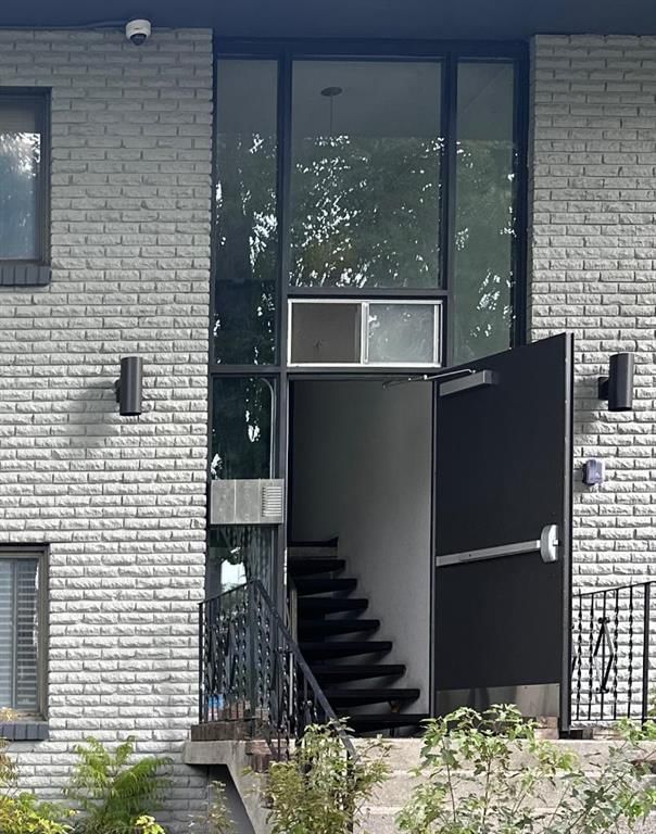 120 29 Avenue NW, Calgary — photo 5 of 23