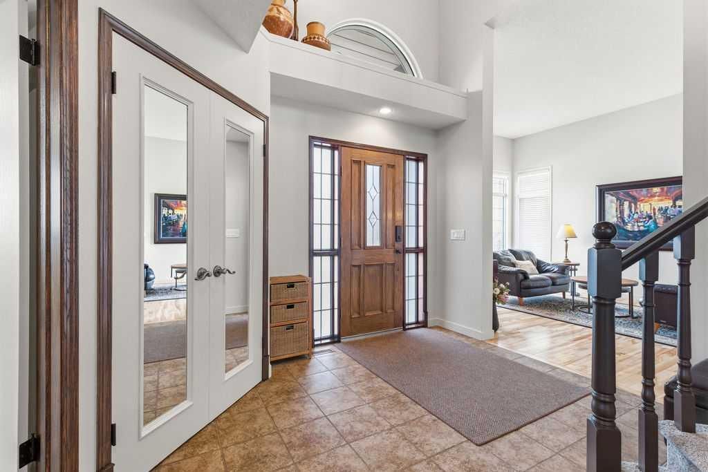 42 Evergreen Terrace SW, Calgary — photo 4 of 47