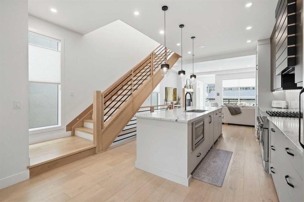 2003 40 Avenue SW, Calgary — photo 4 of 41