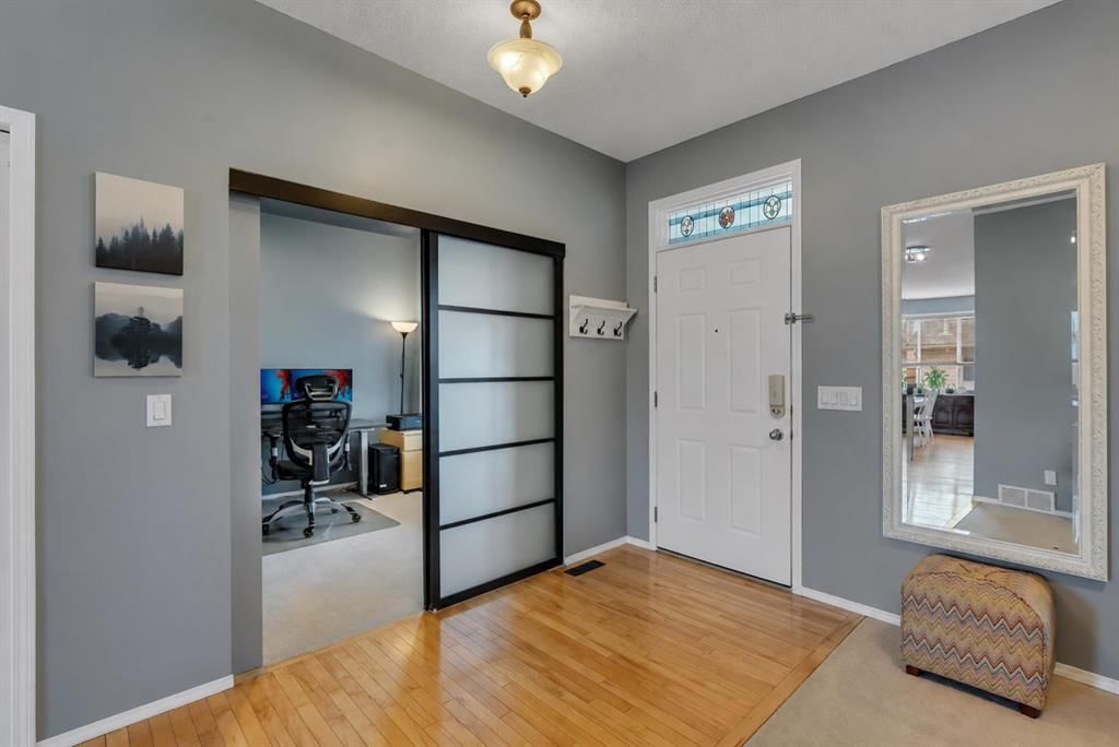 104 Prestwick Street SE, Calgary — photo 4 of 48