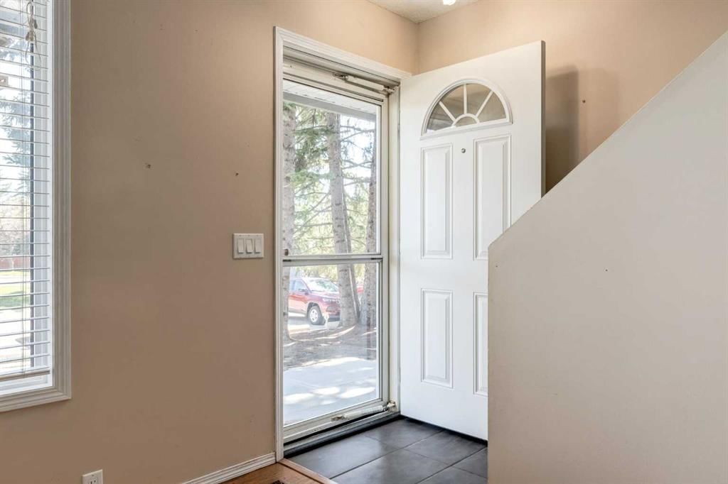 172, 999 Canyon Meadows Drive SW, Calgary — photo 3 of 34