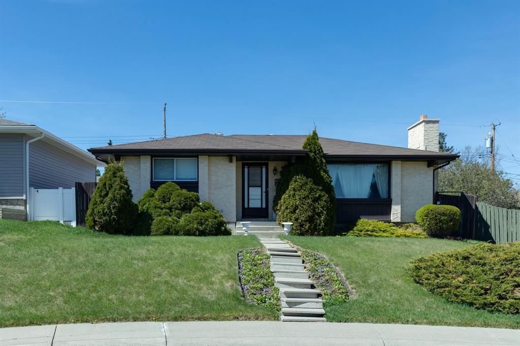 1132 Hunterston Hill NW, Calgary — photo 2 of 40