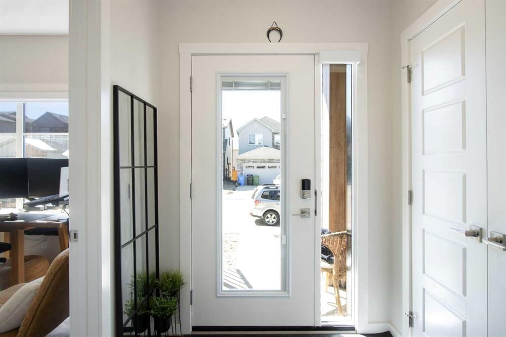 24 Heartwood Lane SE, Calgary — photo 3 of 33
