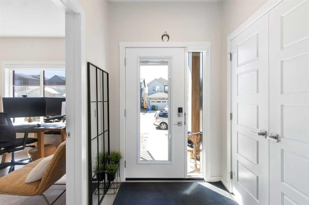 24 Heartwood Lane SE, Calgary — photo 4 of 33