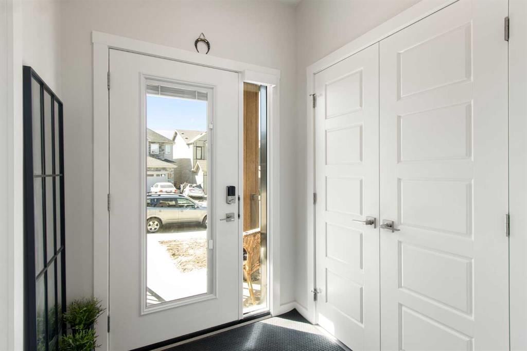 24 Heartwood Lane SE, Calgary — photo 5 of 33