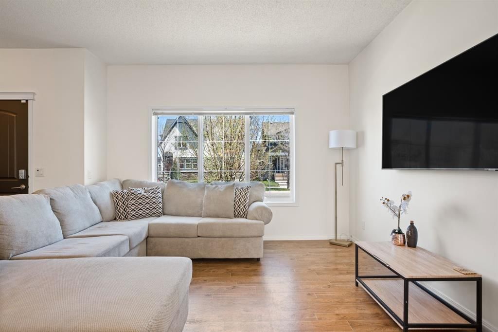 648 Mahogany Boulevard SE, Calgary — photo 3 of 31