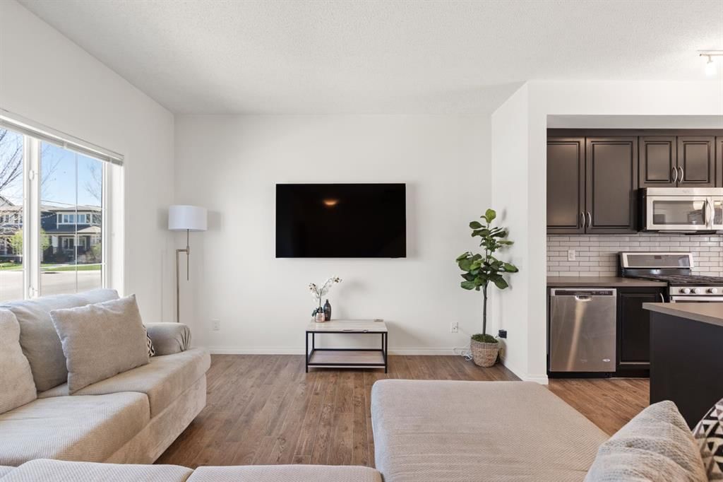 648 Mahogany Boulevard SE, Calgary — photo 4 of 31