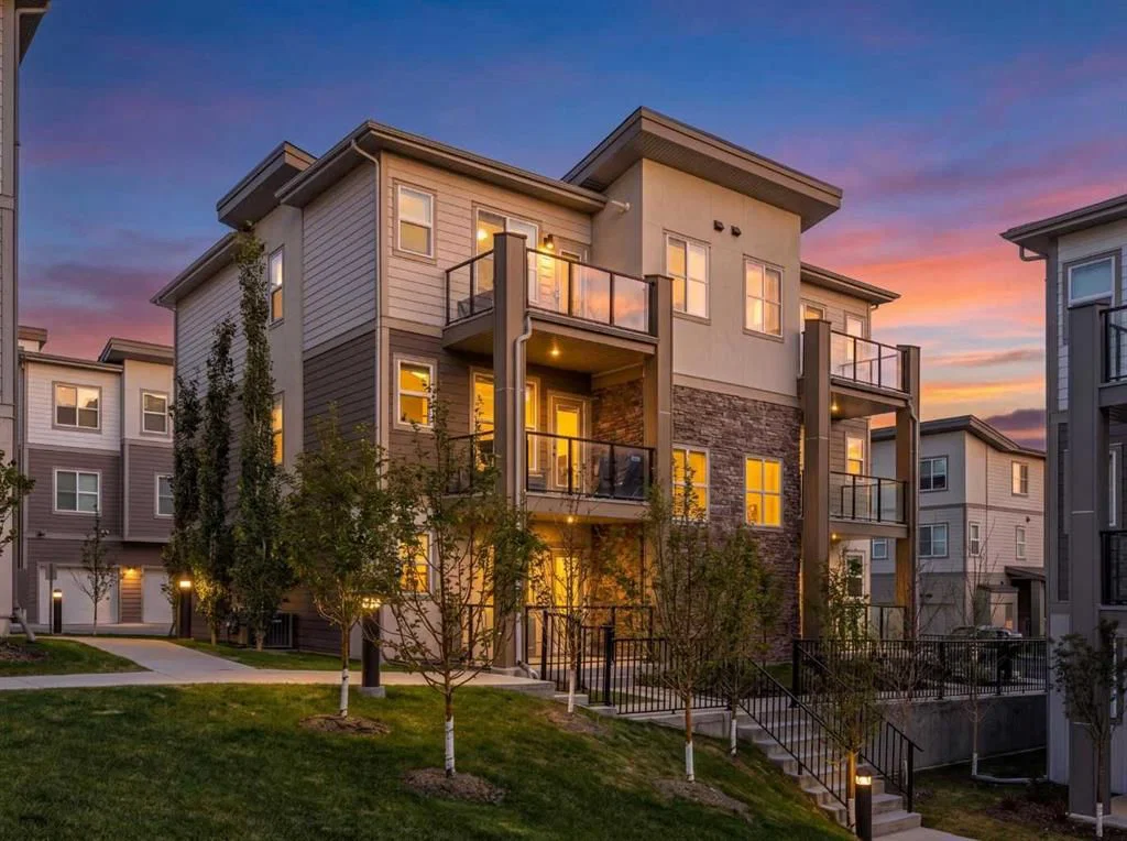 41, 2117 81 Street SW, Calgary — main listing photo