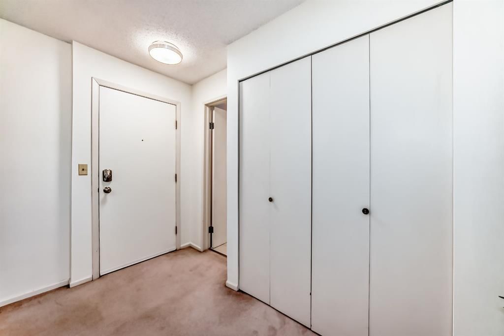 202, 3727 42 Street NW, Calgary — photo 3 of 36