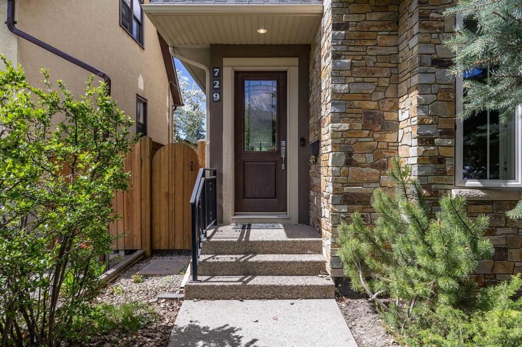 729 4 Street NW, Calgary — photo 3 of 50