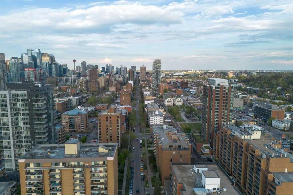 1314 15 Avenue SW, Calgary — photo 4 of 9