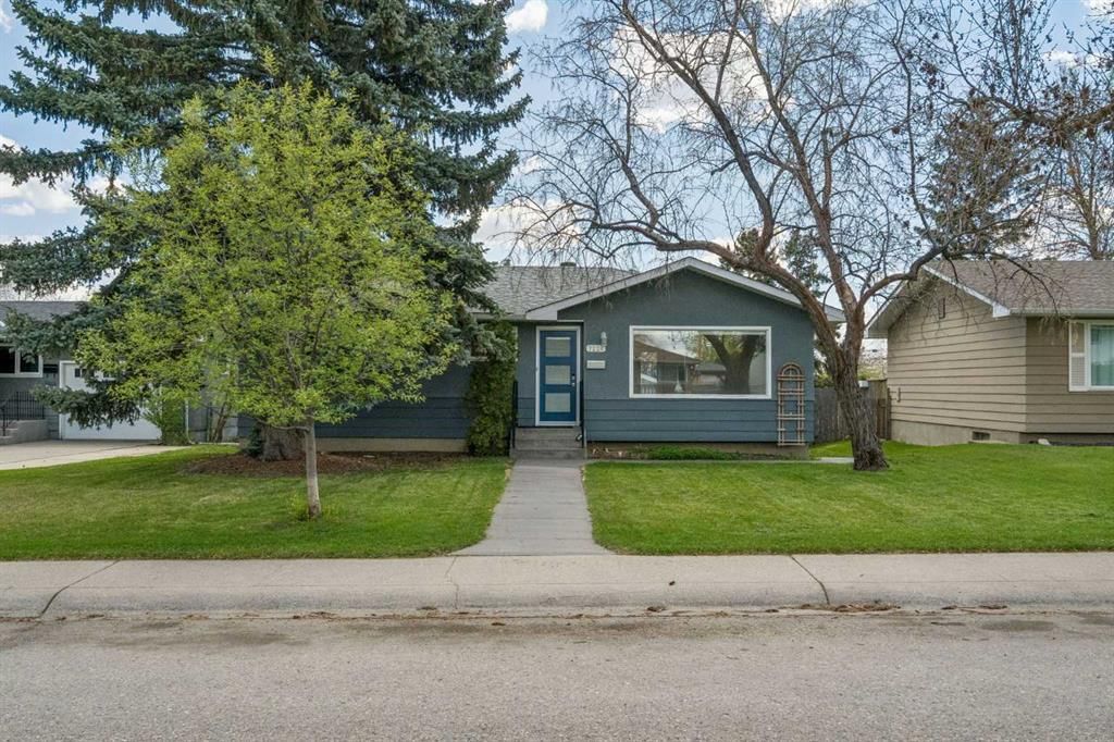 7224 Farrell Road SE, Calgary — main listing photo