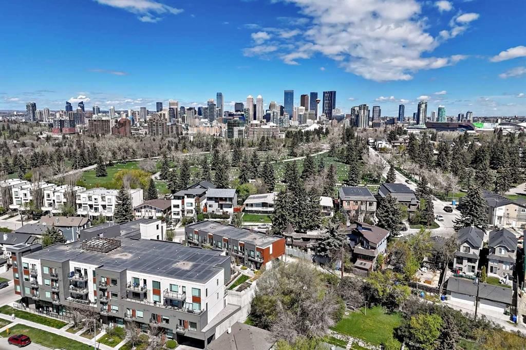 3604 Parkhill Street SW, Calgary — photo 3 of 33