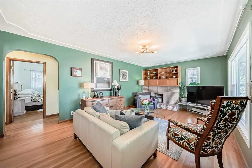 3604 Parkhill Street SW, Calgary — photo 4 of 33
