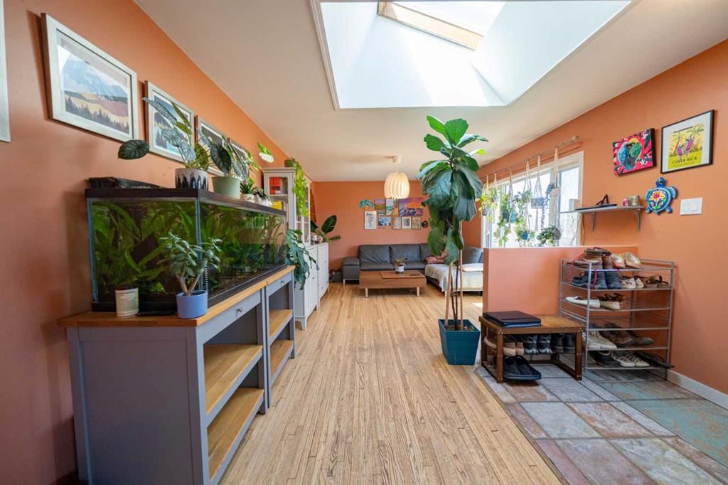 4627 29 Avenue NW, Calgary — photo 5 of 23
