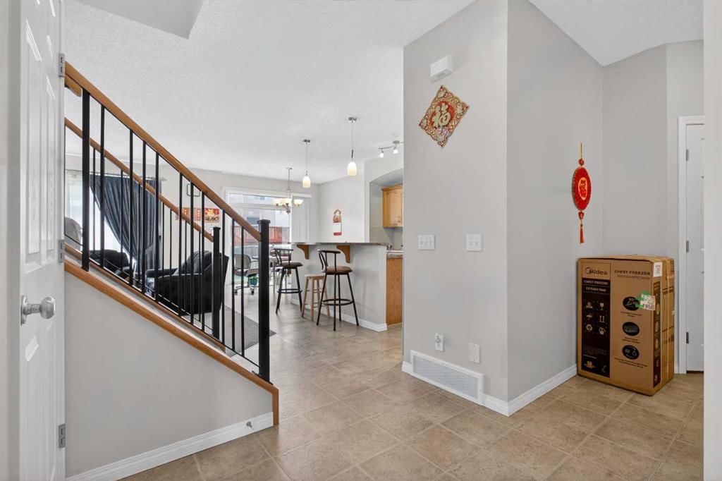 156 Saddlecrest Park NE, Calgary — photo 5 of 30