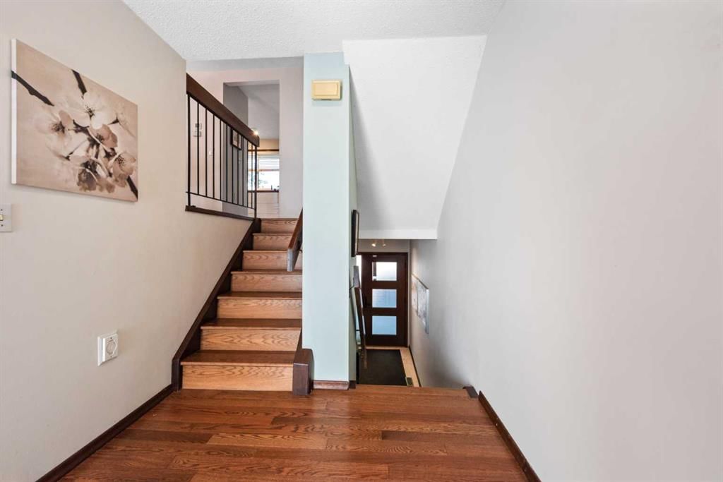 49, 27 Silver Springs Drive NW, Calgary — photo 3 of 38